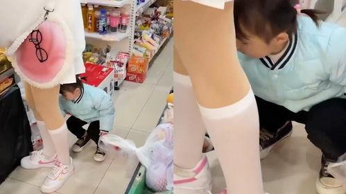 摸穿丝袜的女生图片,揭秘女性神秘魅力的瞬间